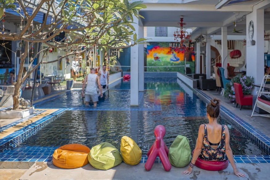 Siem Reap Sehenswürdigkeiten - white rabbit hostel pool