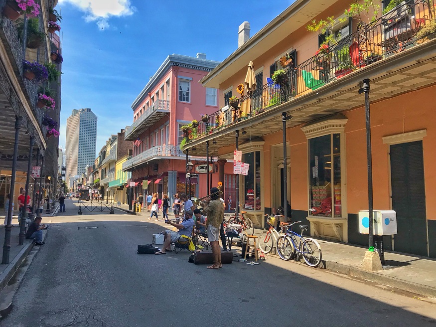 where to stay in new orleans, musicians playing in the street in the french quarter