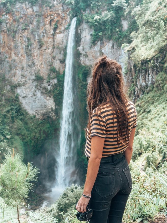 insel sumatra - Ein Wasserfall auf Sumatra