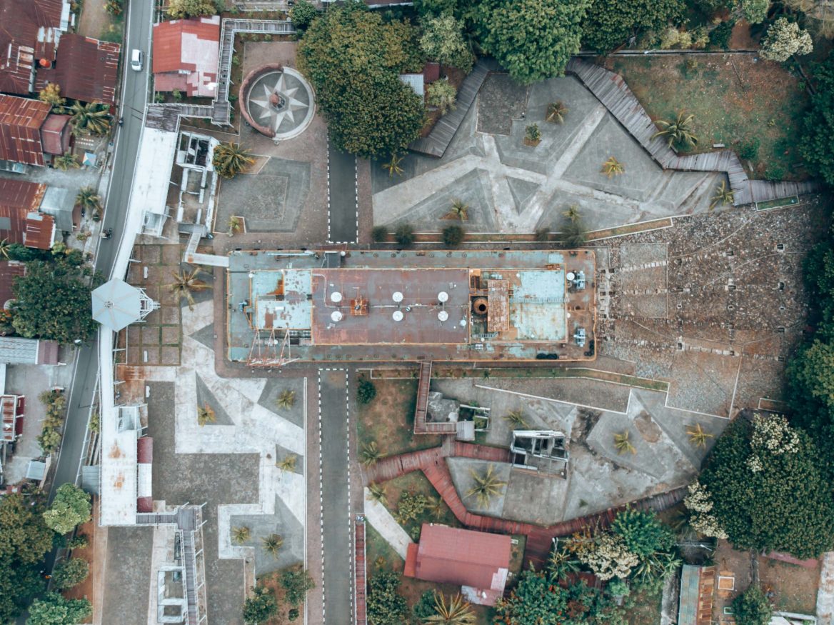 insel sumatra - Frachtschiff im Zentrum von Banda Aceh dient als Museum und Tsunami-Denkmal