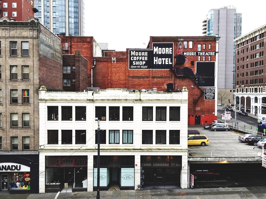 where to stay in seattle - street in downtown seattle by moore hotel