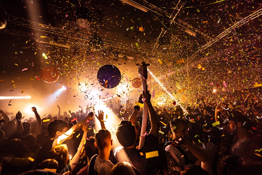 nottingham on a budget, crowd of people at rock city nottingham with confetti