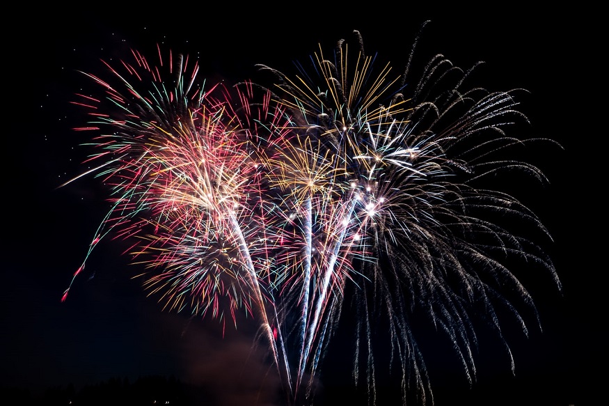 places to go for new years eve uk, fireworks exploding
