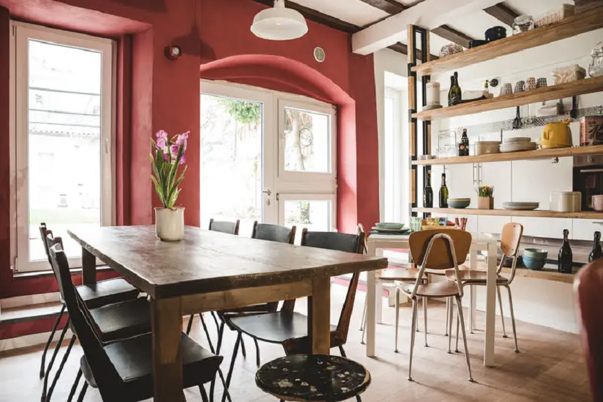 things to do in verona, The Hostello dining area