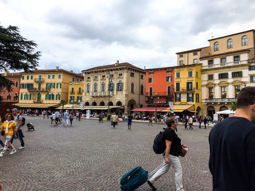 things to do in verona, Piazza Bra