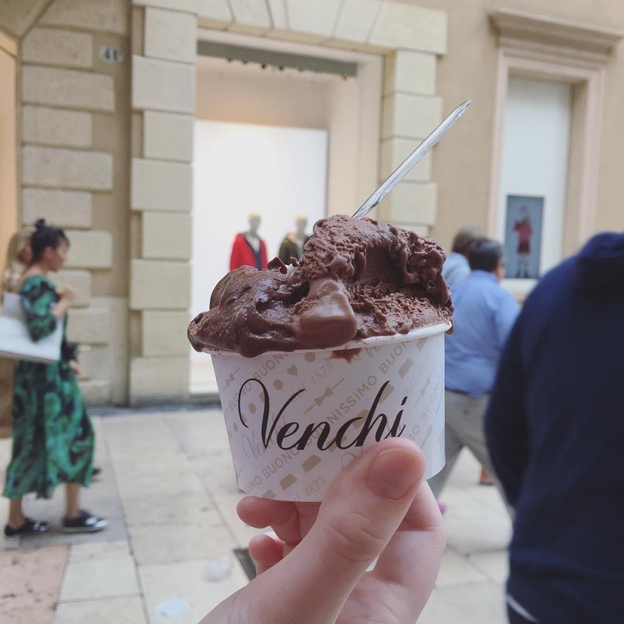 things to do in verona, a scoop of Venchi 1878