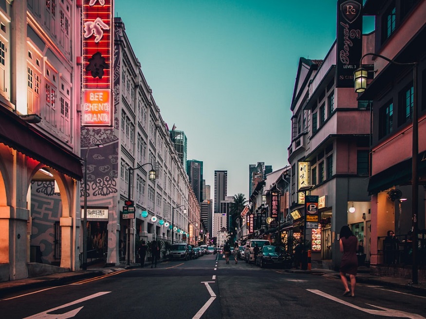 where to stay in singapore - street in chinatown
