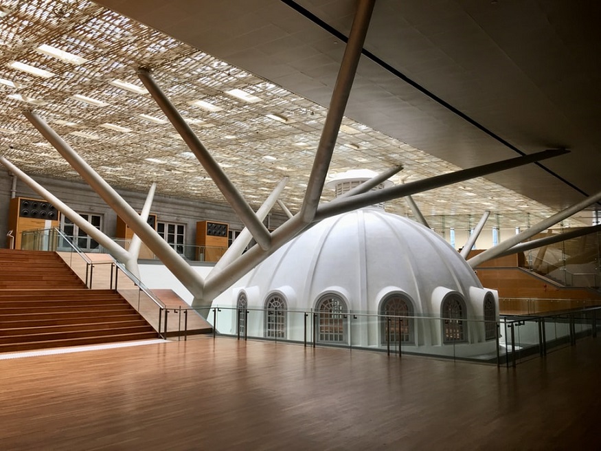 where to stay in singapore - national gallery