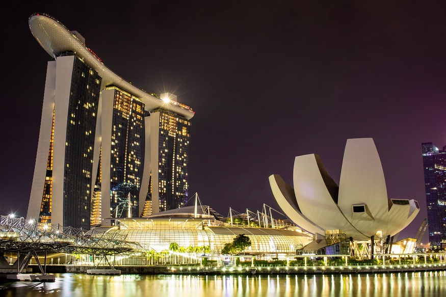 where to stay in singapore - marina bay at night