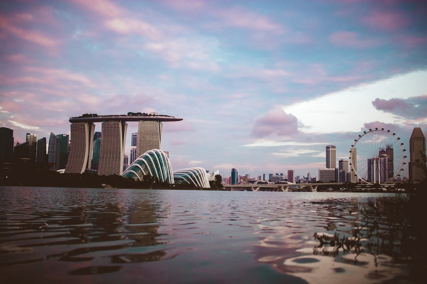where to stay in singapore -view of marina bay sands hotel from the water at sunset