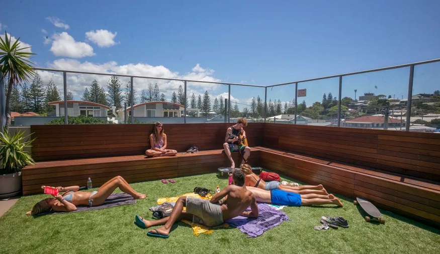 travel east coast australia, people sunbathing on Yamba YHA hostel rooftop