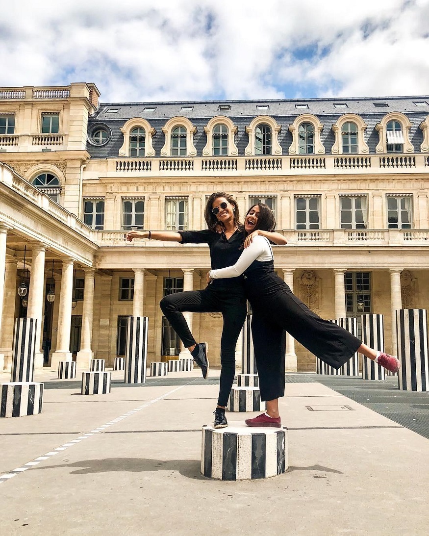 best destinations for book lovers, girls standing on column in paris