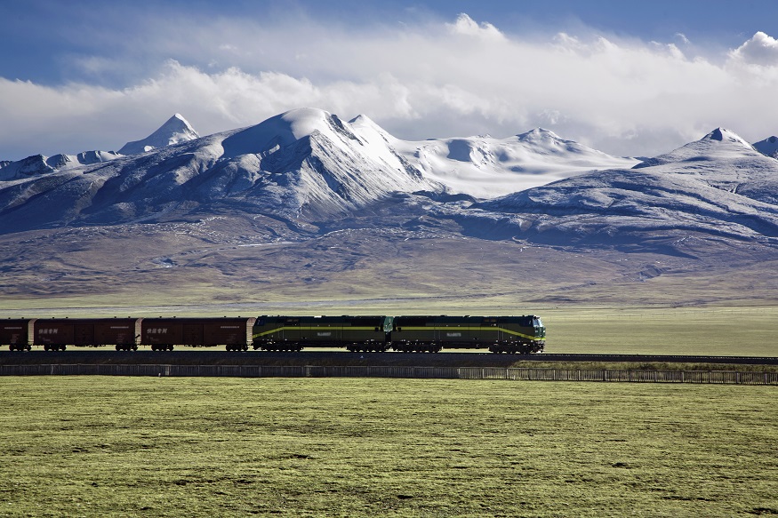 best train journeys, Qinghai-Tibet Railway route with mountains in the background