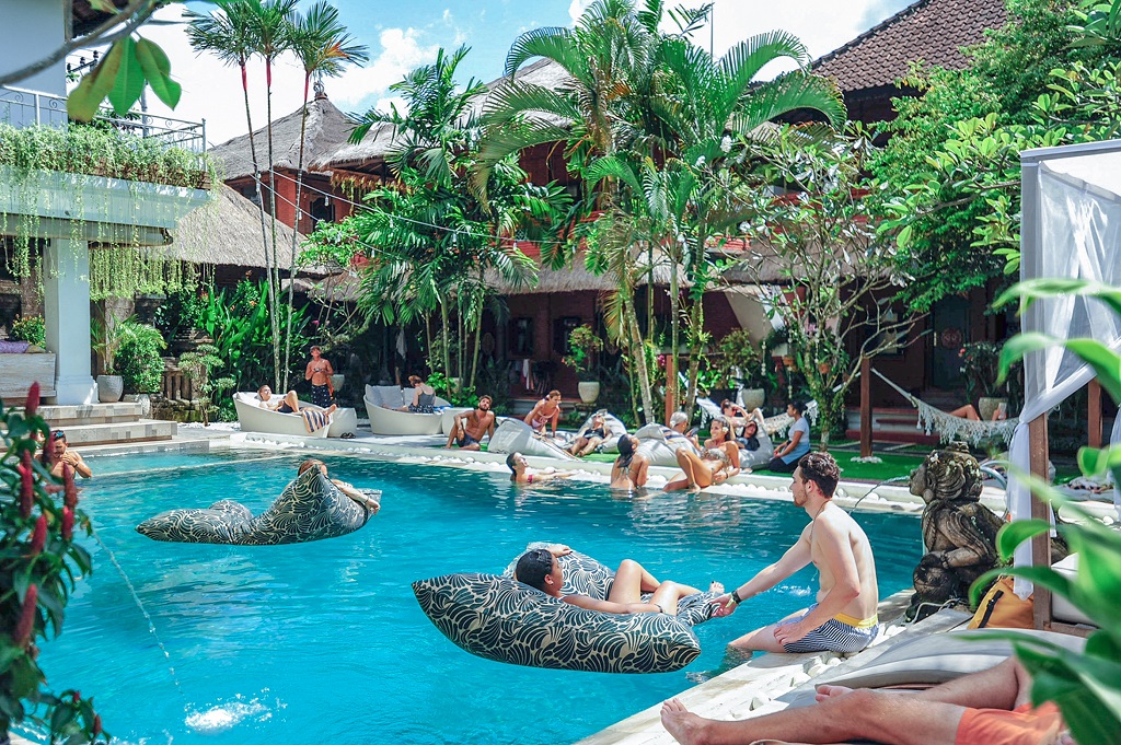 wish-listed hostels - swimming pool at Puri Garden Hostel & Hotel in Bali