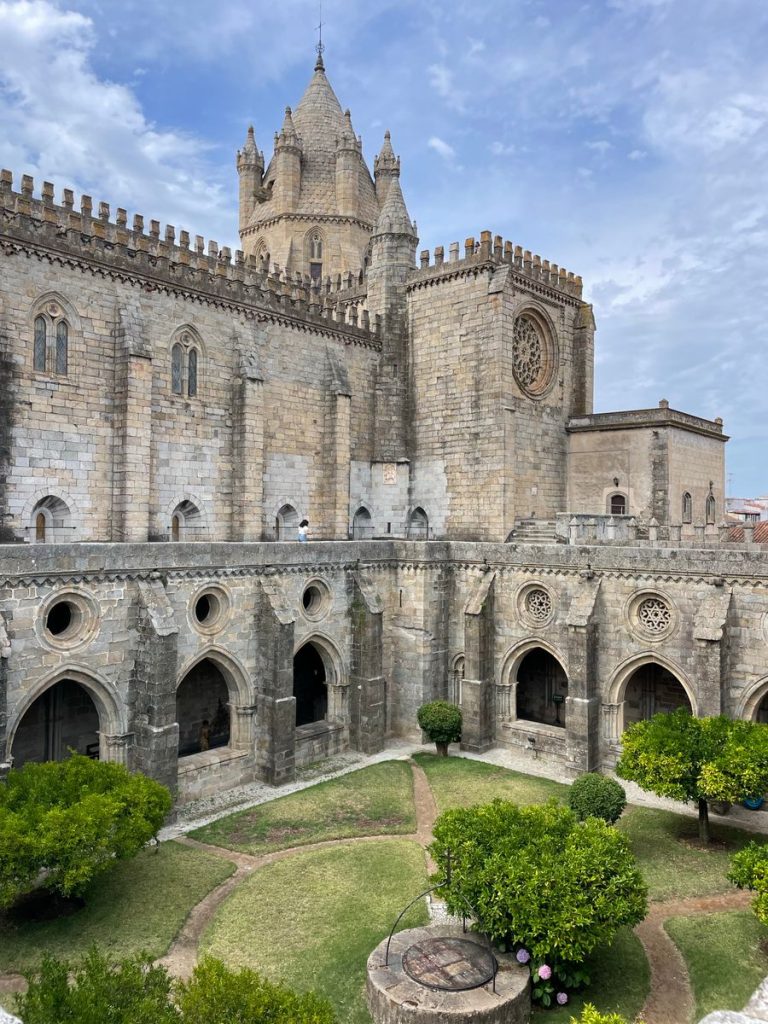 Évora