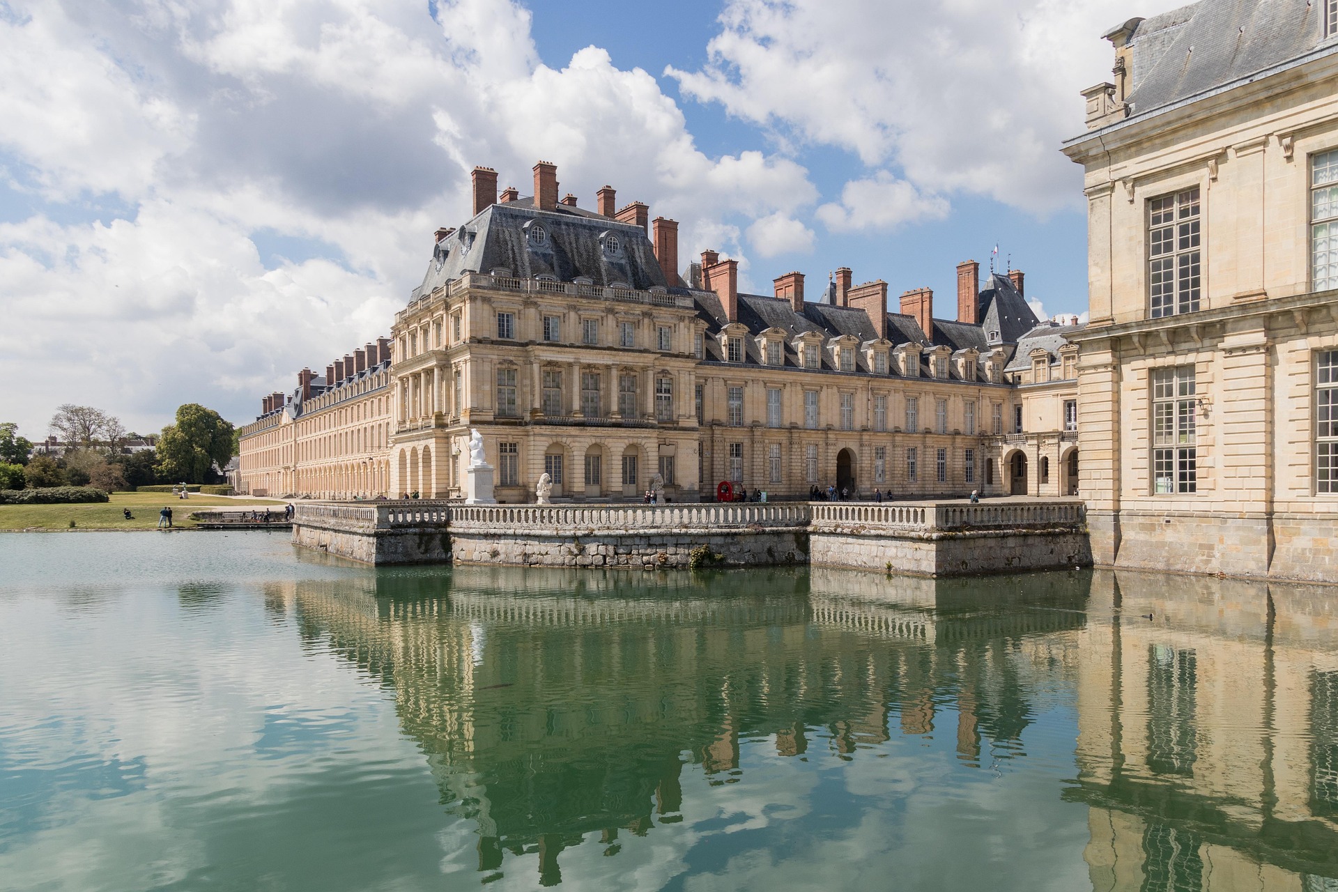 fontainebleau palace, day trips from paris