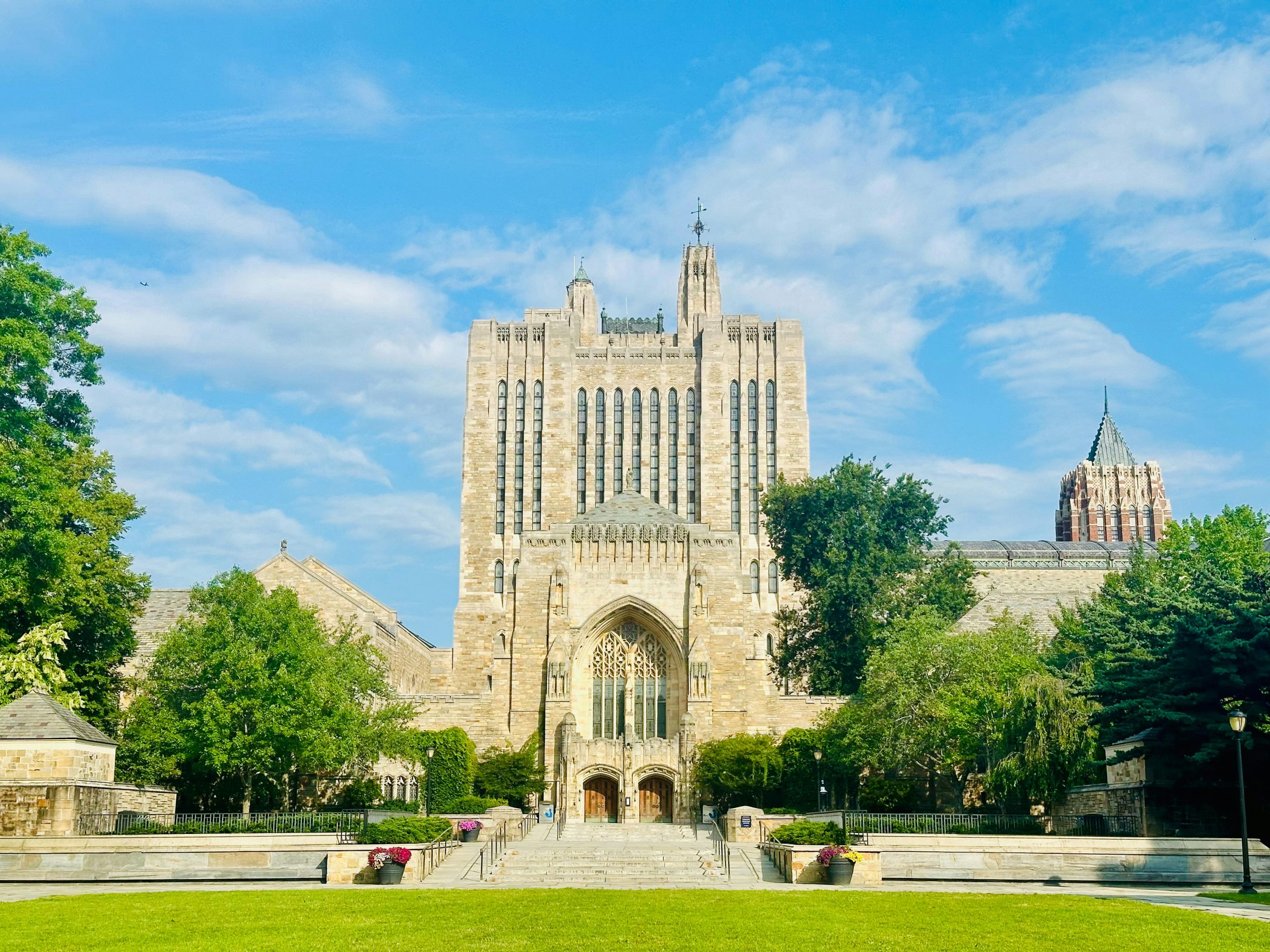 a view of a building from across the lawn, yale, day trips from nyc