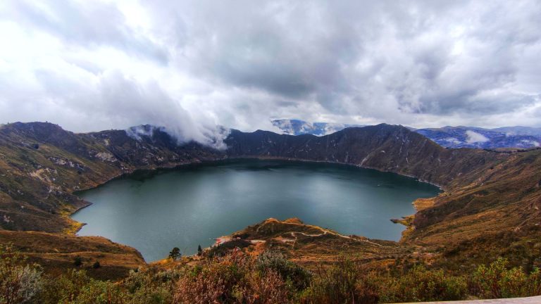Quilotoa crater