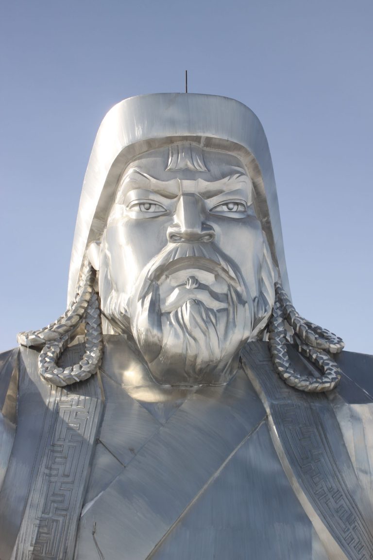 Chinggis Khaan statue